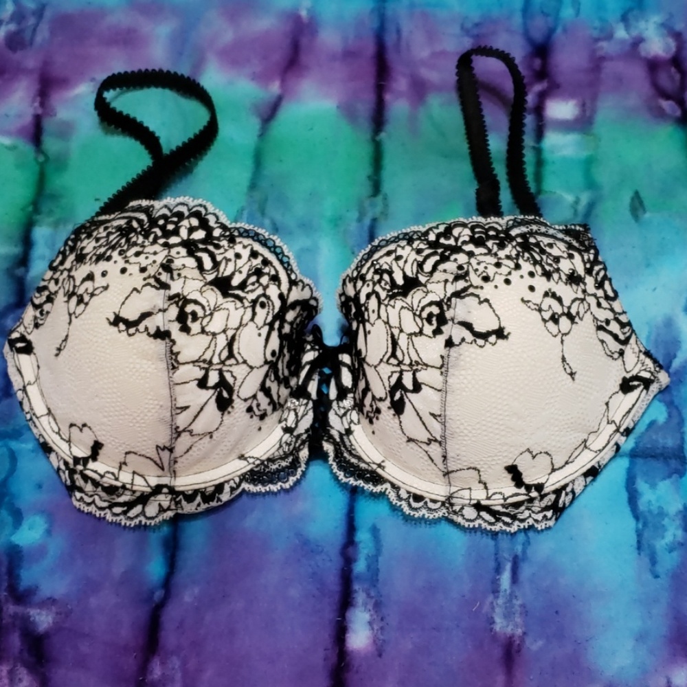 Victoria's Secret Blk/Wht Rhinestone Bra sz34C